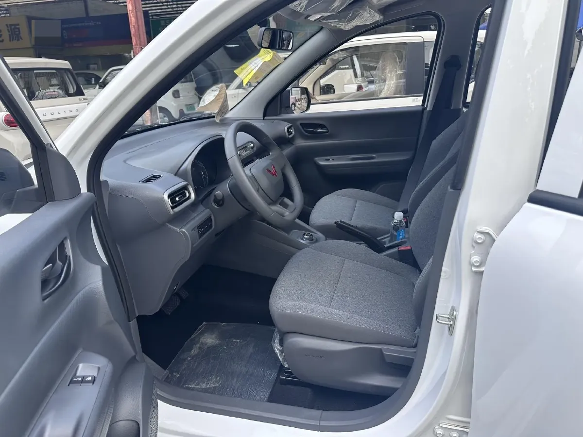 2024 WuLing HongGuang New Energy BEV 32.6KWH,autocango,china used car exporter,china ev exporter,chinese used car exporter,chinese used ev exporter