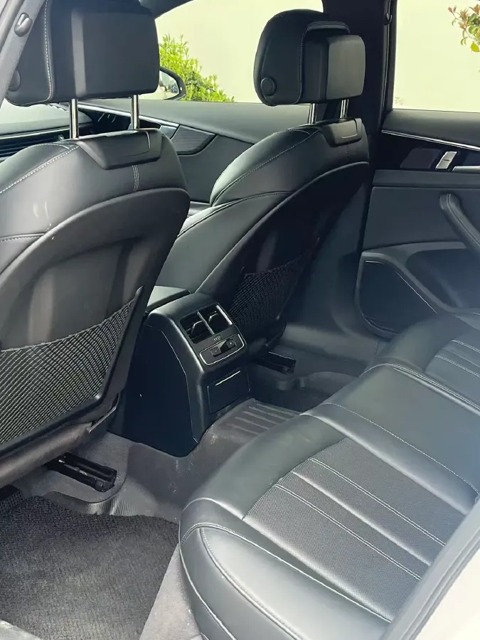 2024 Audi A4L 2.0T 190HP L4 7DCT,autocango,china used car exporter,china ev exporter,chinese used car exporter,chinese used ev exporter