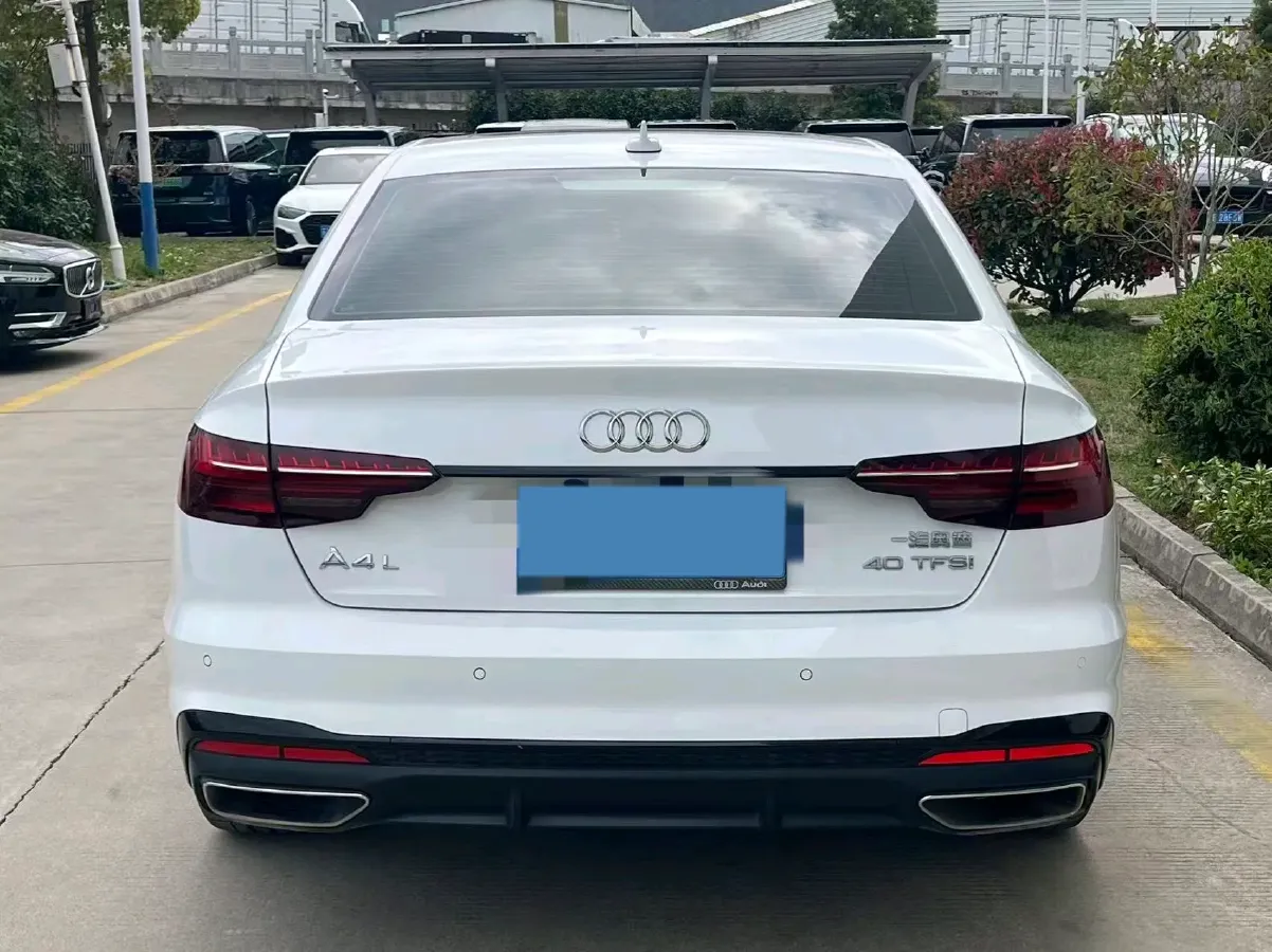 2024 Audi A4L 2.0T 190HP L4 7DCT,autocango,china used car exporter,china ev exporter,chinese used car exporter,chinese used ev exporter