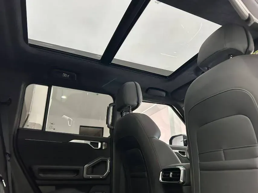 2023 Jetour Traveller 2.0T 254HP L4 7DCT,autocango,china used car exporter,china ev exporter,chinese used car exporter,chinese used ev exporter