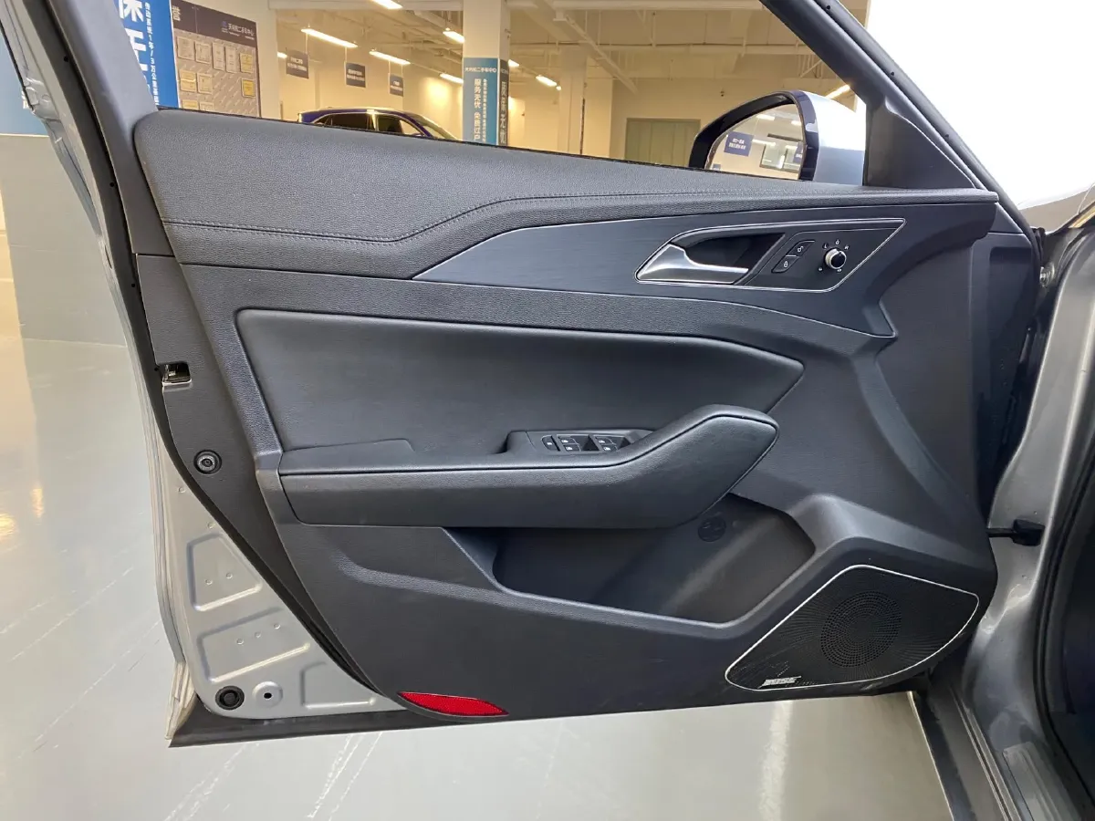 2020 HongQi H5 1.8T 197HP L4 6AT,autocango,china used car exporter,china ev exporter,chinese used car exporter,chinese used ev exporter