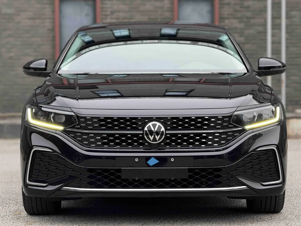 2024 Volkswagen Passat 2.0T 186HP L4 7DCT,autocango,china used car exporter,china ev exporter,chinese used car exporter,chinese used ev exporter