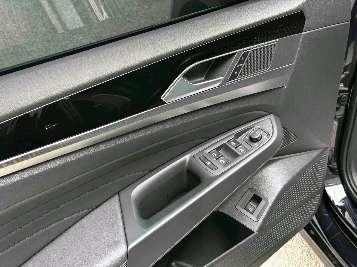 2024 Volkswagen Passat 2.0T 186HP L4 7DCT,autocango,china used car exporter,china ev exporter,chinese used car exporter,chinese used ev exporter