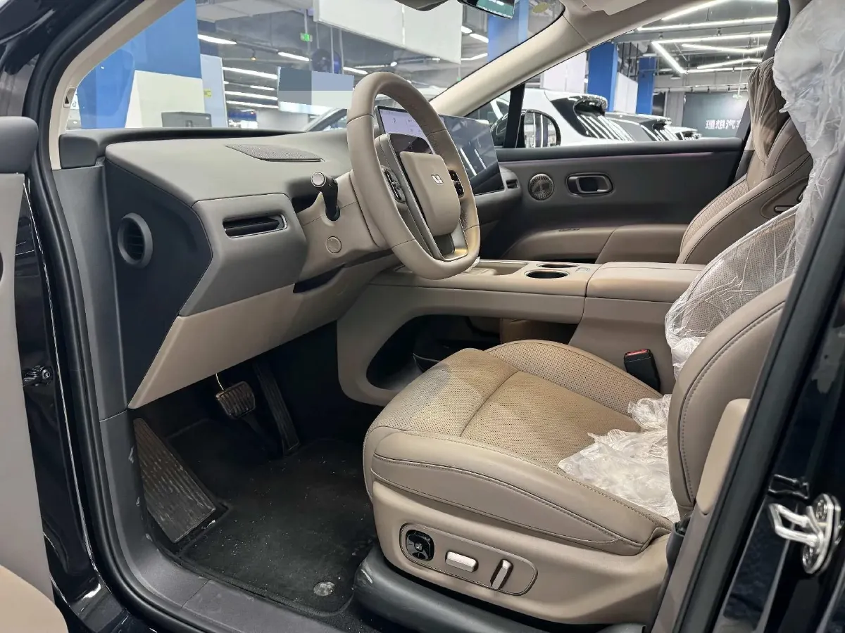 2025 Li i8 BEV,autocango,china used car exporter,china ev exporter,chinese used car exporter,chinese used ev exporter