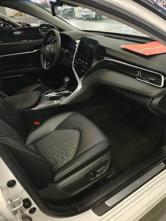 2022 Toyota Camry 2.5L 209HP L4 8AT,autocango,china used car exporter,china ev exporter,chinese used car exporter,chinese used ev exporter