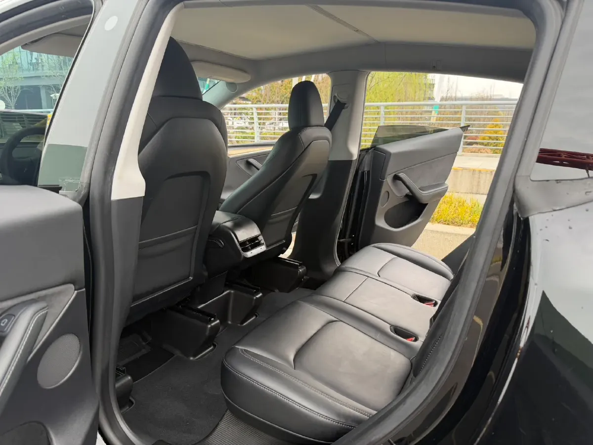 2022 Tesla Model Y BEV 60KWH,autocango,china used car exporter,china ev exporter,chinese used car exporter,chinese used ev exporter