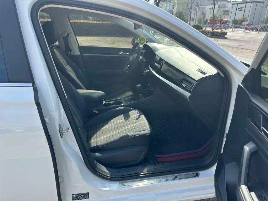 2022 Volkswagen T-Roc 1.4T 150HP L4 7DCT,autocango,china used car exporter,china ev exporter,chinese used car exporter,chinese used ev exporter