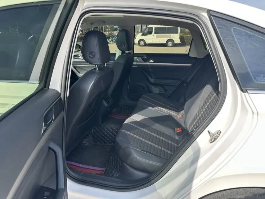 2022 Volkswagen T-Roc 1.4T 150HP L4 7DCT,autocango,china used car exporter,china ev exporter,chinese used car exporter,chinese used ev exporter