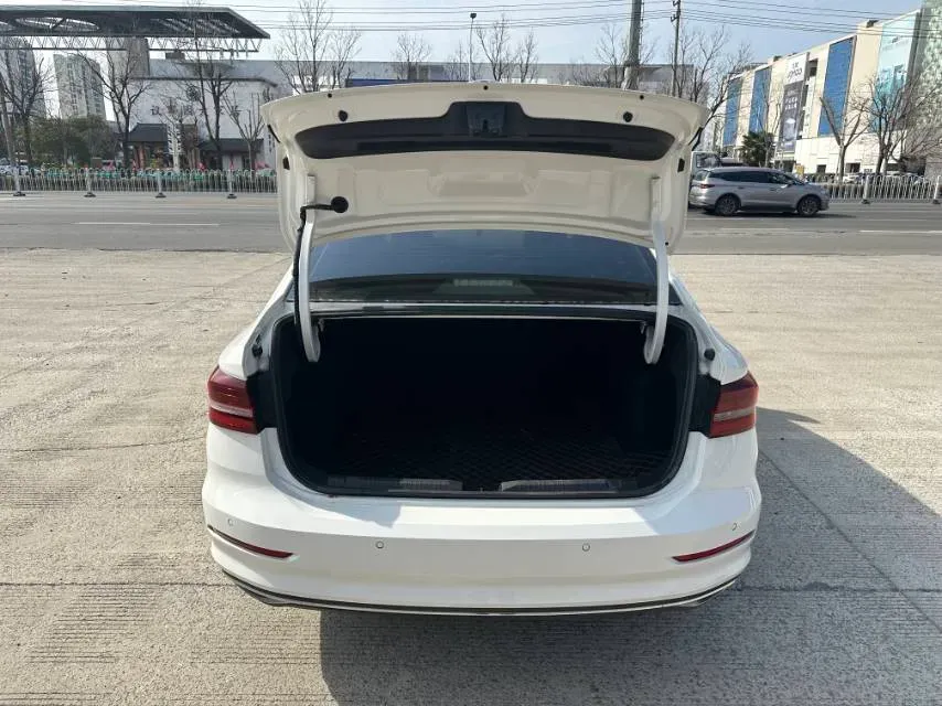 2022 Volkswagen T-Roc 1.4T 150HP L4 7DCT,autocango,china used car exporter,china ev exporter,chinese used car exporter,chinese used ev exporter