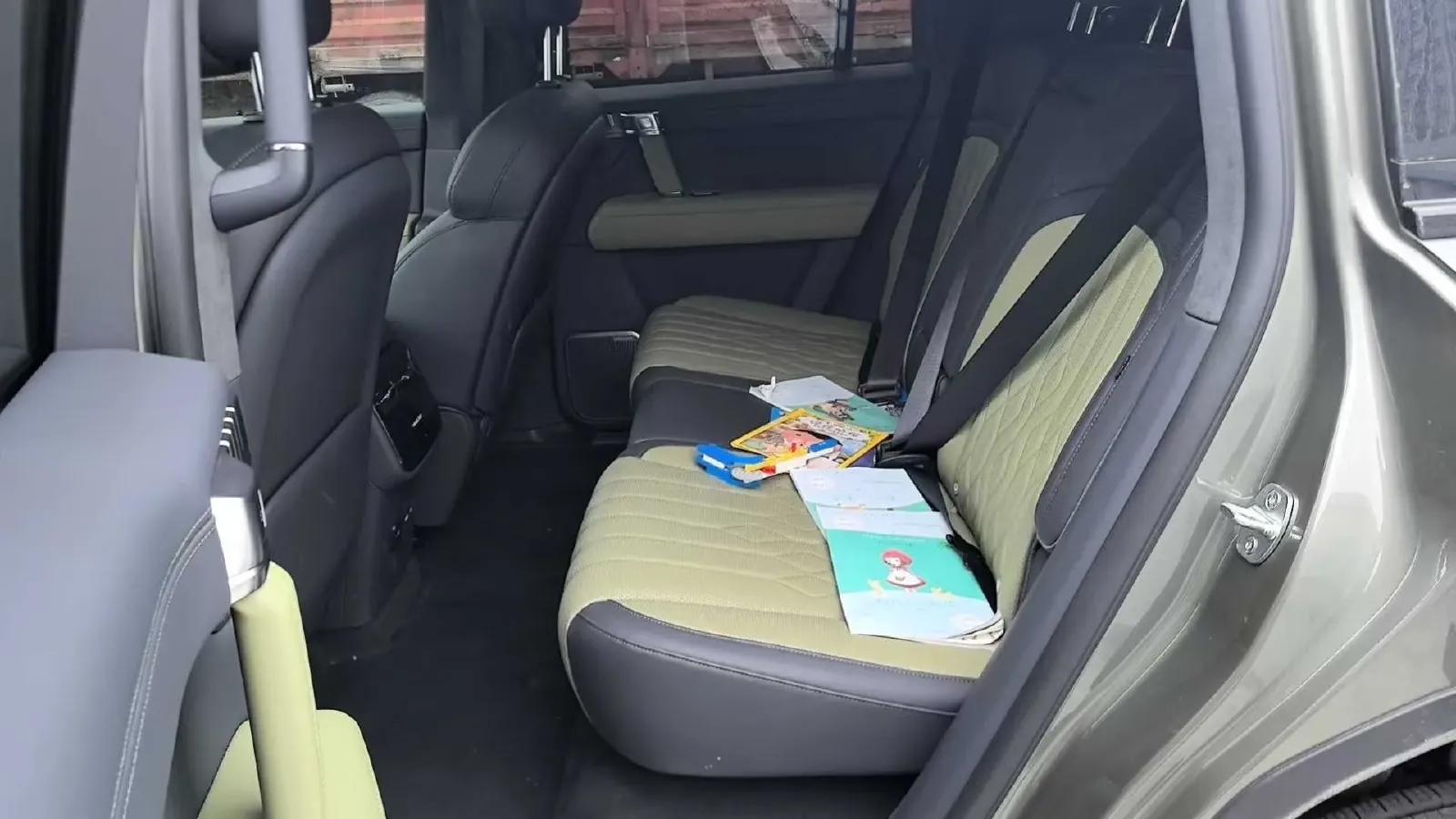 2025 Jetour Zongheng G700 2.0T 211HP L4 2DHT PHEV,autocango,china used car exporter,china ev exporter,chinese used car exporter,chinese used ev exporter