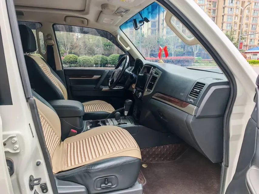 2018 Mitsubishi Pajero 3.0L 174HP V6 5AT,autocango,china used car exporter,china ev exporter,chinese used car exporter,chinese used ev exporter