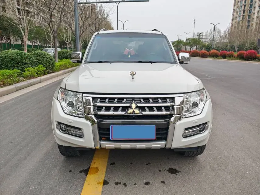 2018 Mitsubishi Pajero 3.0L 174HP V6 5AT,autocango,china used car exporter,china ev exporter,chinese used car exporter,chinese used ev exporter