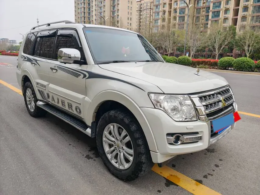 2018 Mitsubishi Pajero 3.0L 174HP V6 5AT,autocango,china used car exporter,china ev exporter,chinese used car exporter,chinese used ev exporter