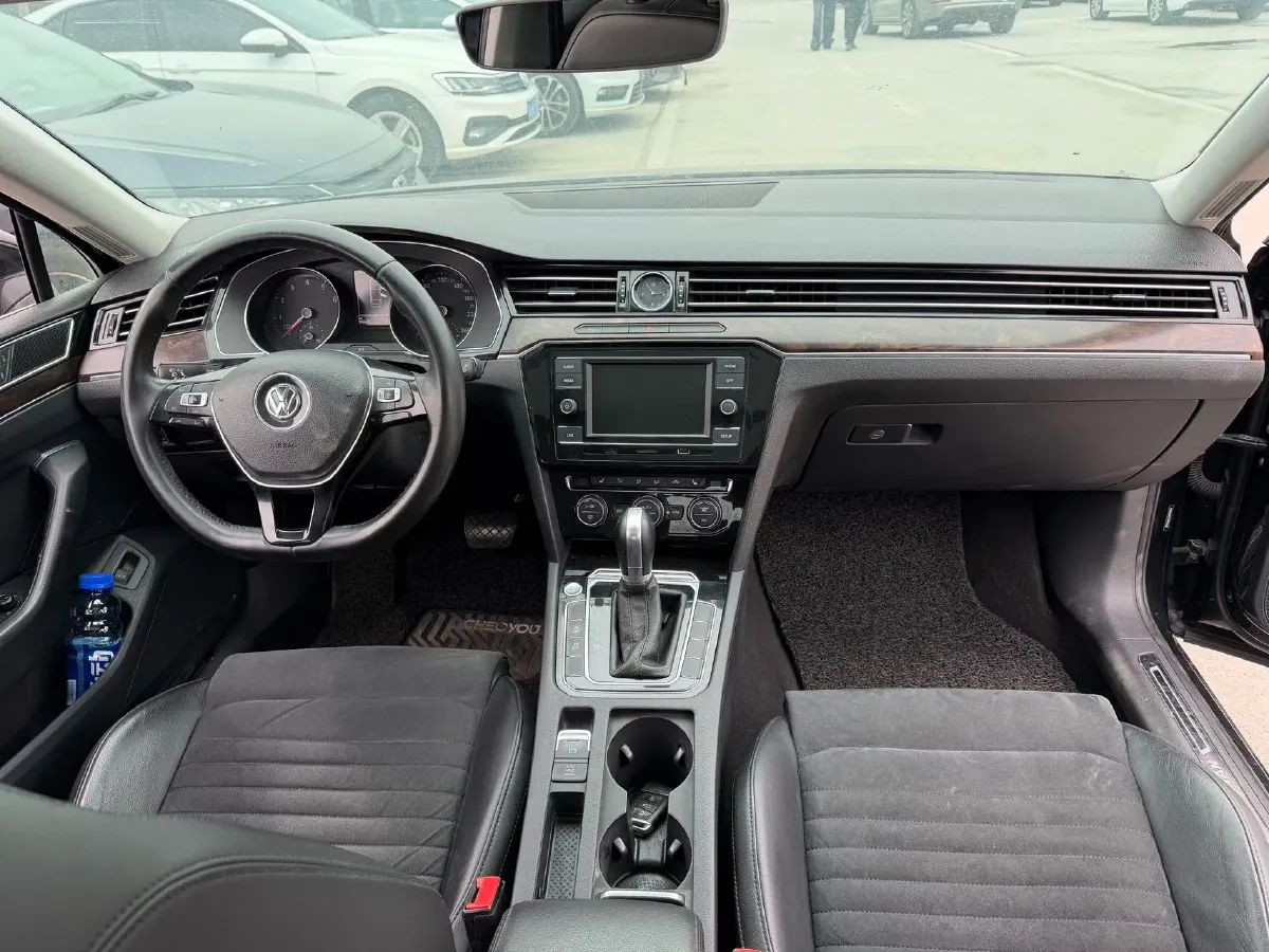 2018 Volkswagen Magotan 1.8T 180HP L4 7DCT,autocango,china used car exporter,china ev exporter,chinese used car exporter,chinese used ev exporter