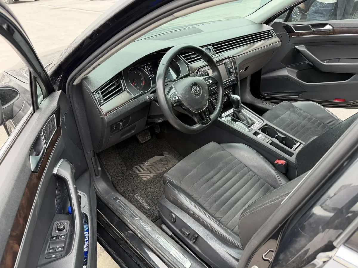 2018 Volkswagen Magotan 1.8T 180HP L4 7DCT,autocango,china used car exporter,china ev exporter,chinese used car exporter,chinese used ev exporter