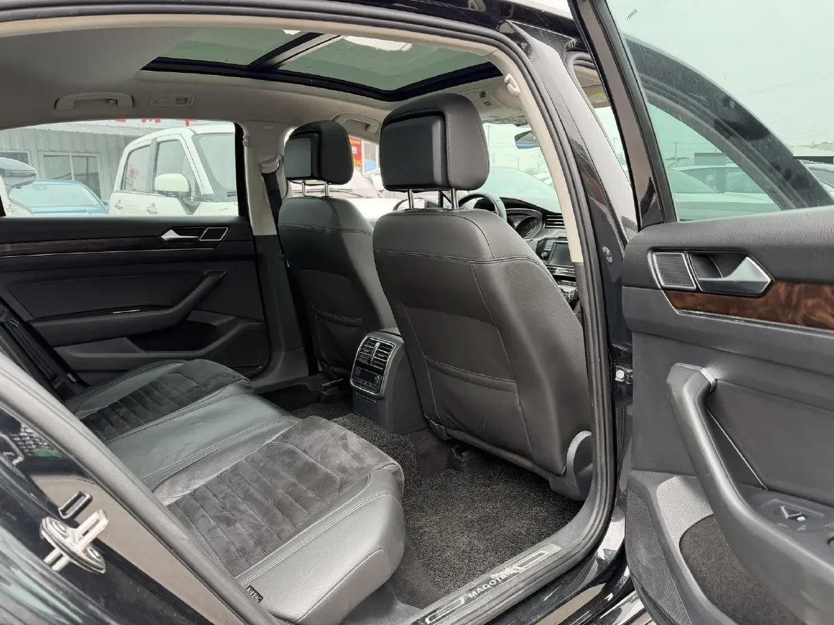 2018 Volkswagen Magotan 1.8T 180HP L4 7DCT,autocango,china used car exporter,china ev exporter,chinese used car exporter,chinese used ev exporter