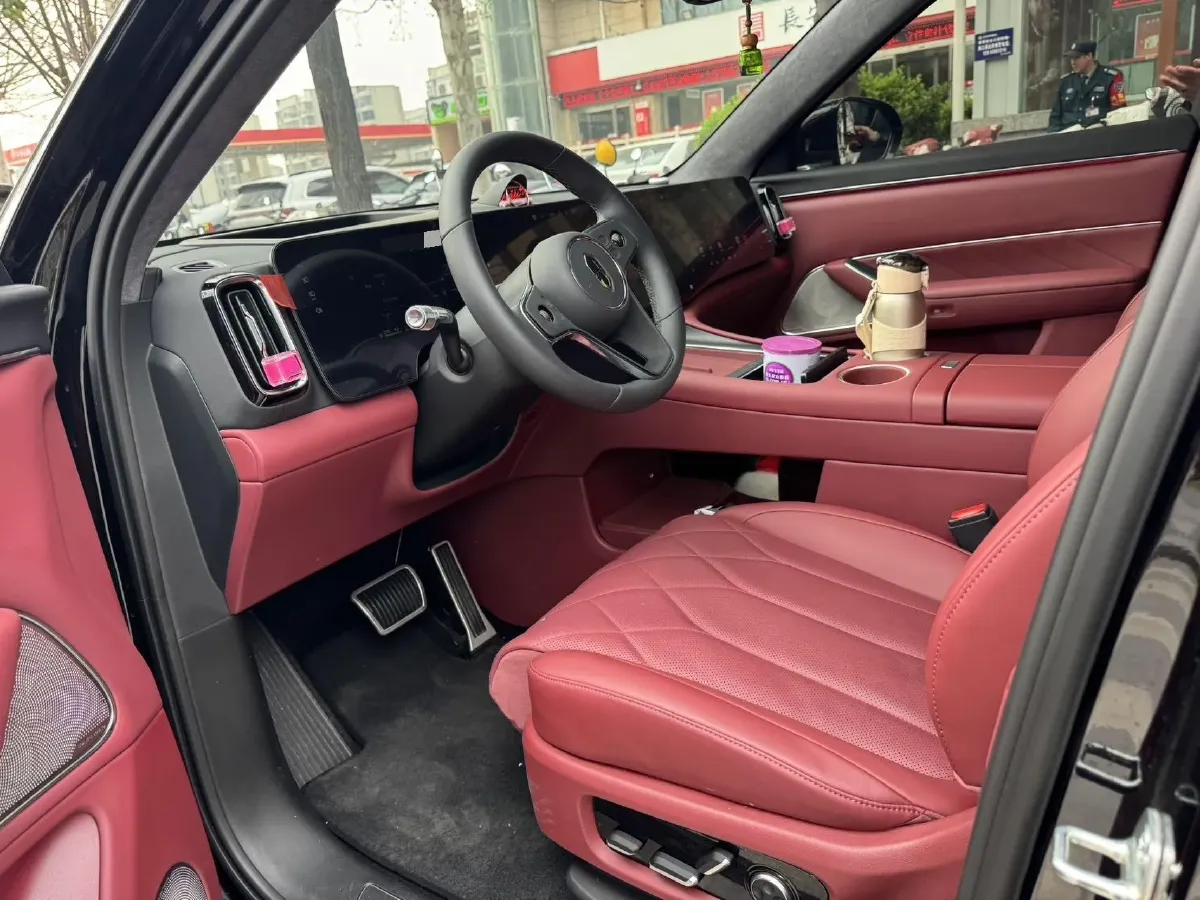 2025 AITO AITO M8 REEV 160HP REEV 53.4KWH,autocango,china used car exporter,china ev exporter,chinese used car exporter,chinese used ev exporter