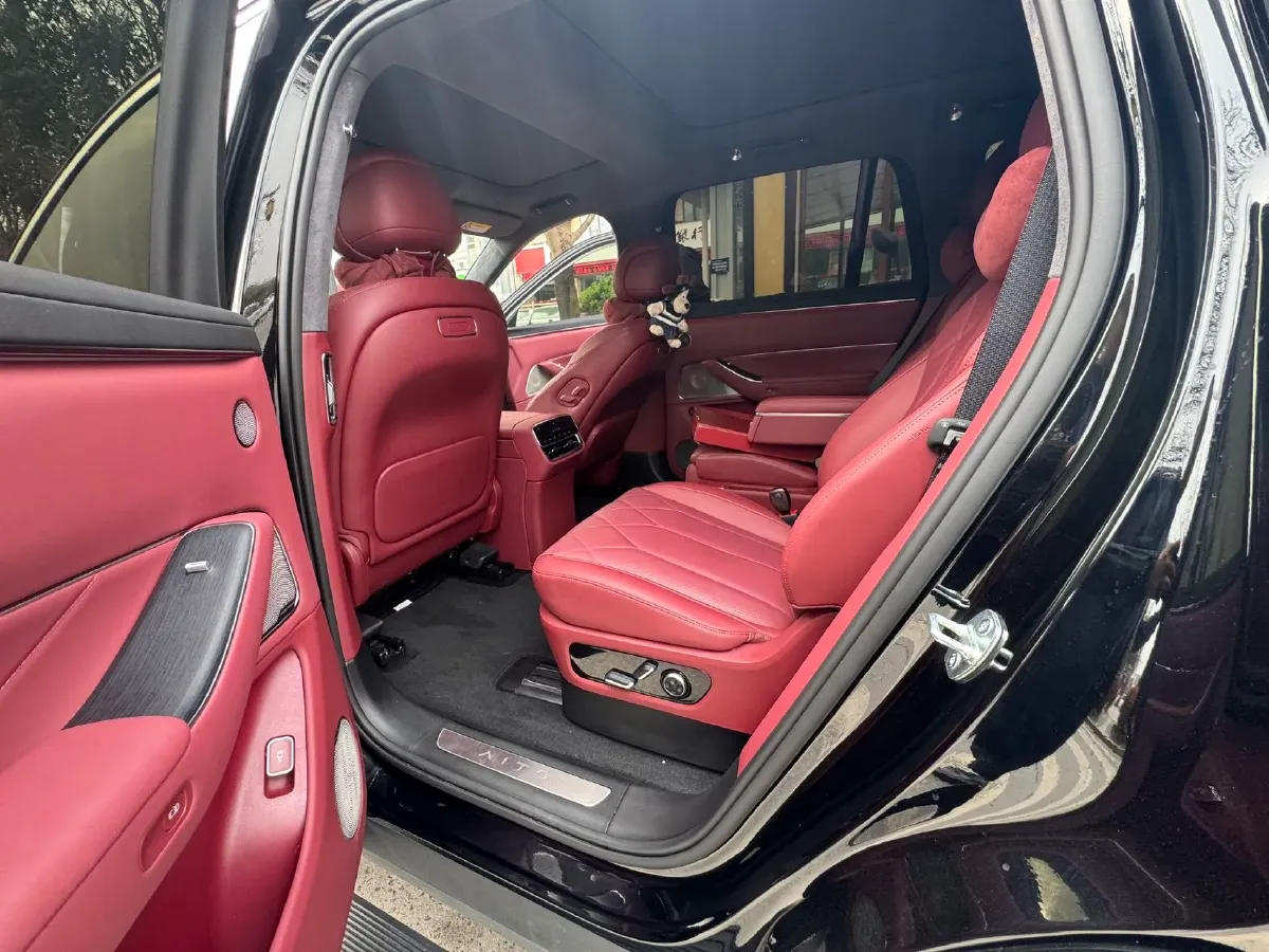 2025 AITO AITO M8 REEV 160HP REEV 53.4KWH,autocango,china used car exporter,china ev exporter,chinese used car exporter,chinese used ev exporter