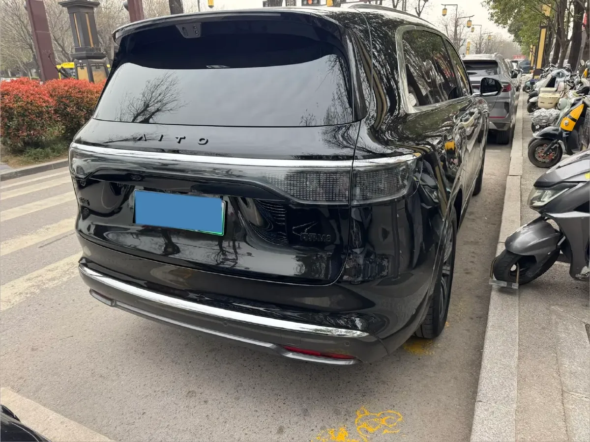 2025 AITO AITO M8 REEV 160HP REEV 53.4KWH,autocango,china used car exporter,china ev exporter,chinese used car exporter,chinese used ev exporter