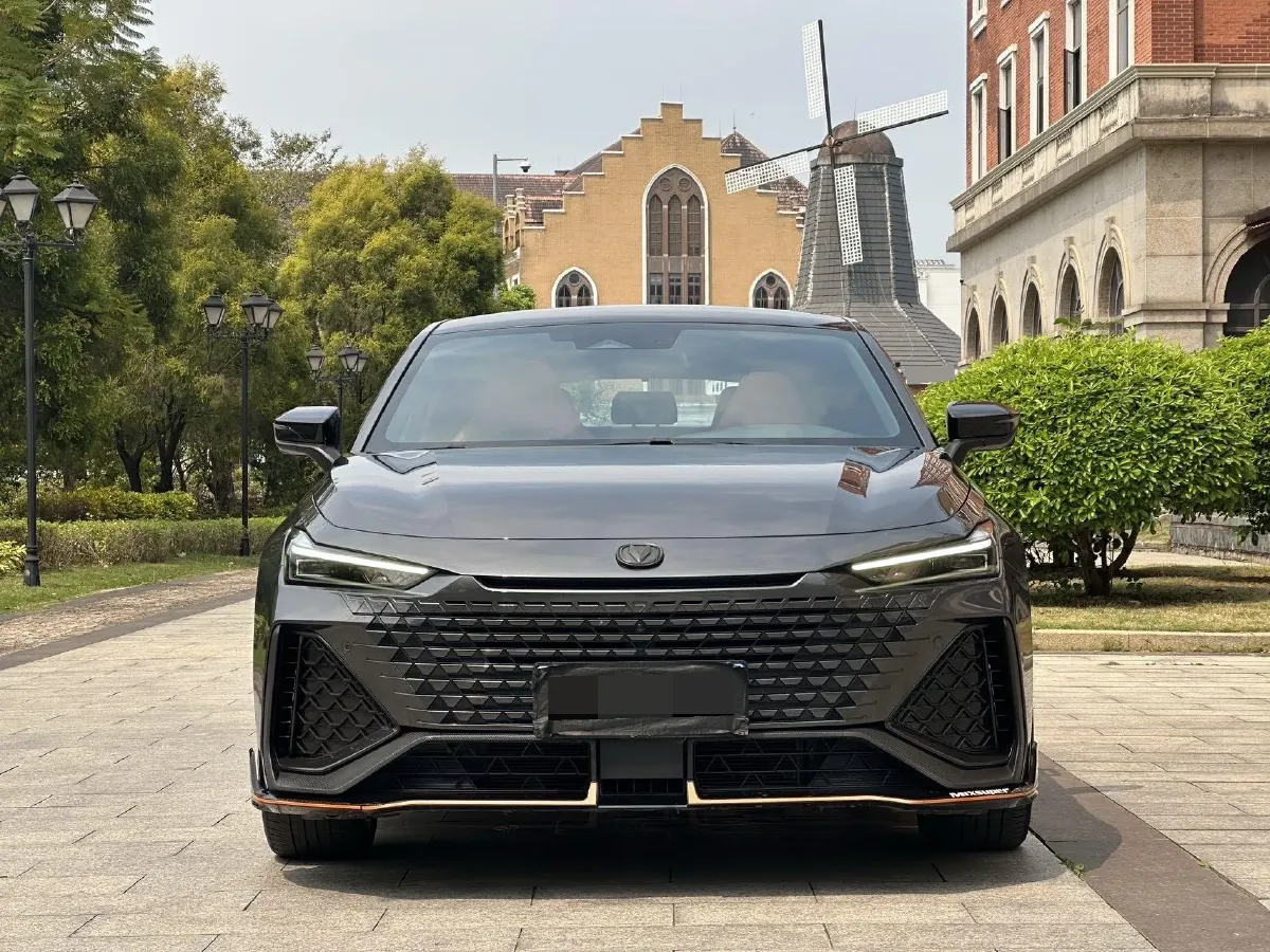 2023 ChangAn UNI-V 2.0T 233HP L4 8AT,autocango,china used car exporter,china ev exporter,chinese used car exporter,chinese used ev exporter