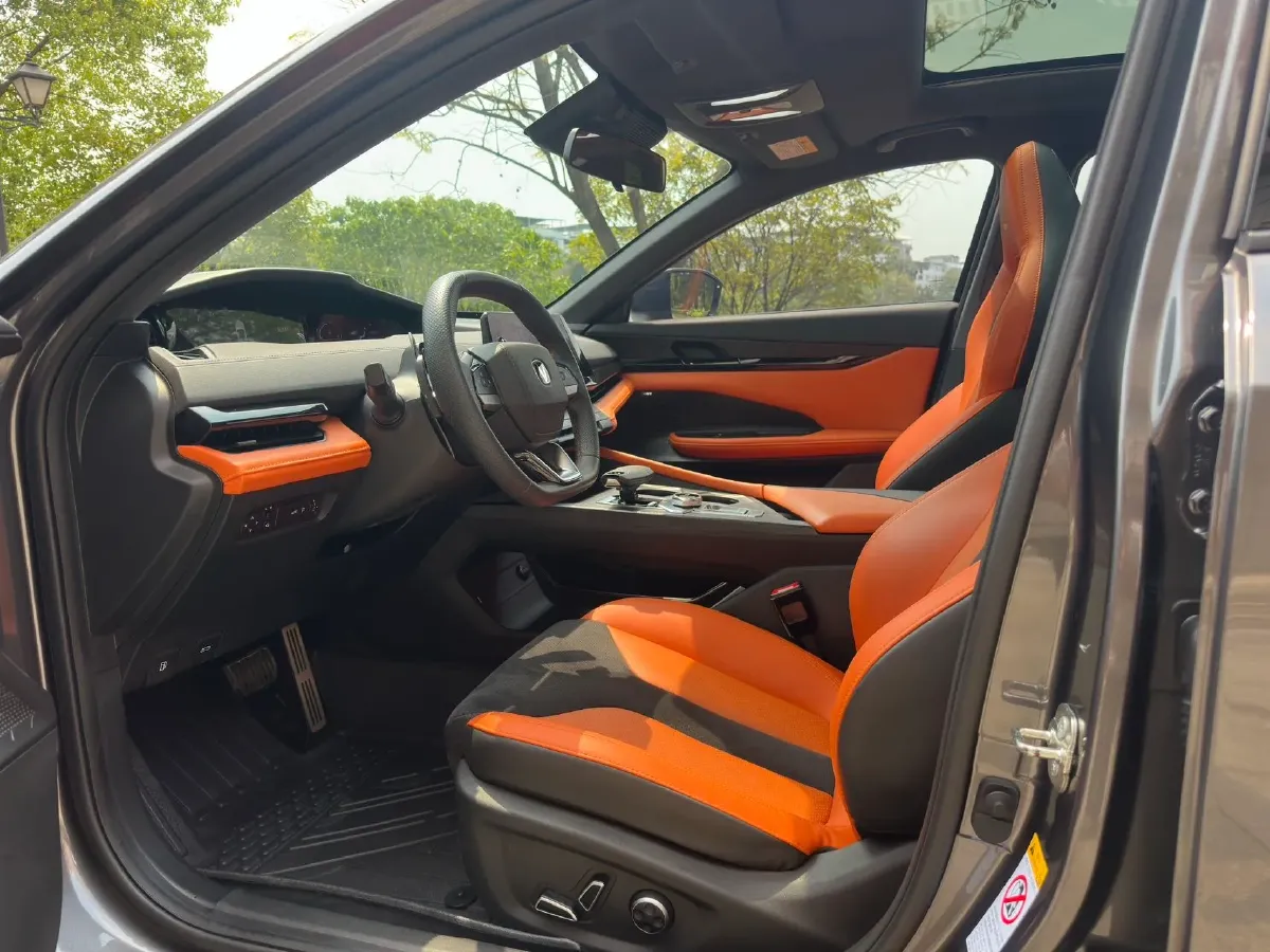 2023 ChangAn UNI-V 2.0T 233HP L4 8AT,autocango,china used car exporter,china ev exporter,chinese used car exporter,chinese used ev exporter