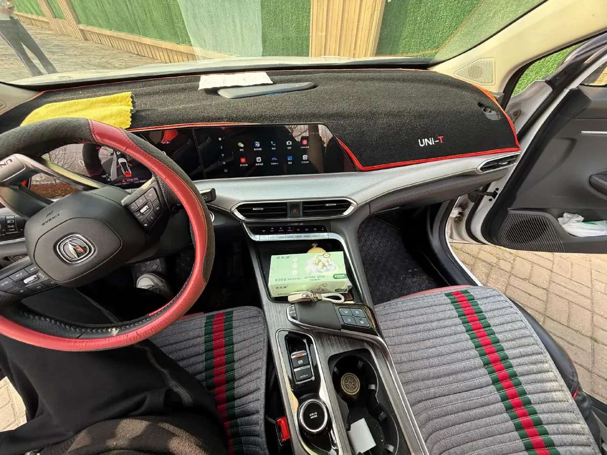 2020 ChangAn UNI-T 1.5T 180HP L4 7DCT,autocango,china used car exporter,china ev exporter,chinese used car exporter,chinese used ev exporter