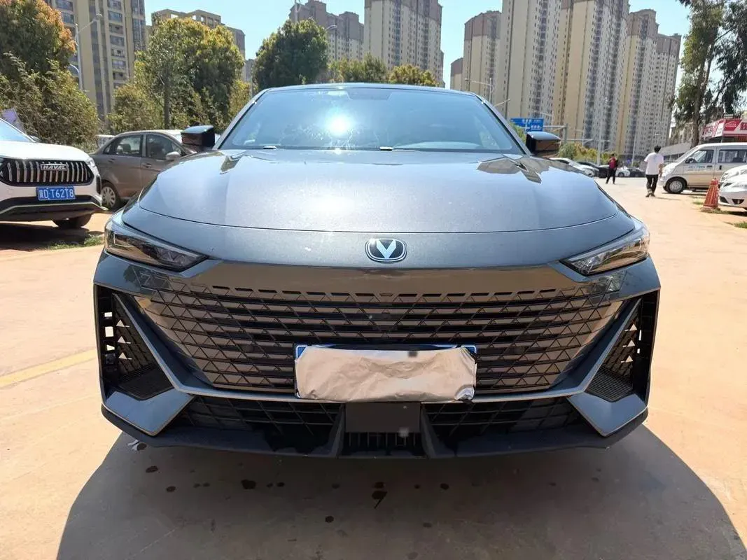 2022 ChangAn UNI-V 1.5T 188HP L4 7DCT,autocango,china used car exporter,china ev exporter,chinese used car exporter,chinese used ev exporter
