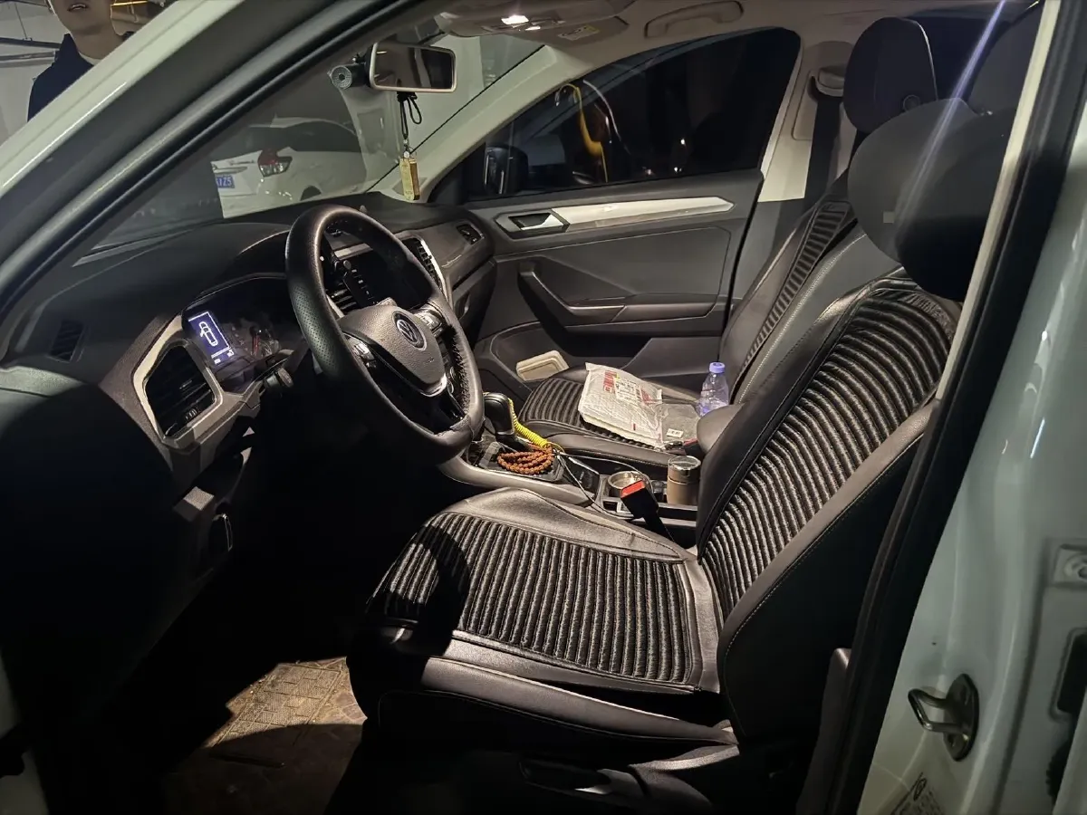 2022 Volkswagen T-Roc 1.4T 150HP L4 7DCT,autocango,china used car exporter,china ev exporter,chinese used car exporter,chinese used ev exporter