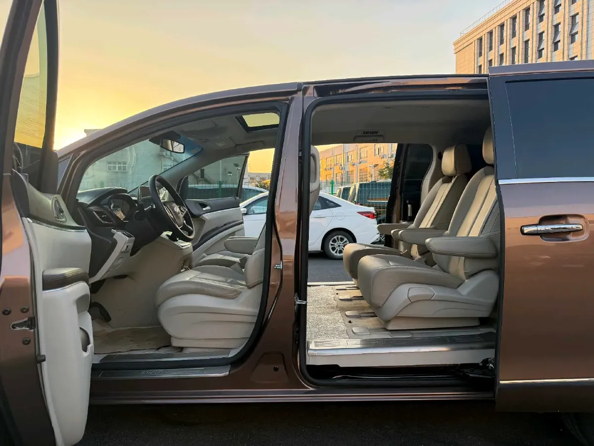 2021 Buick GL8 2.0T 237HP L4 9AT,autocango,china used car exporter,china ev exporter,chinese used car exporter,chinese used ev exporter