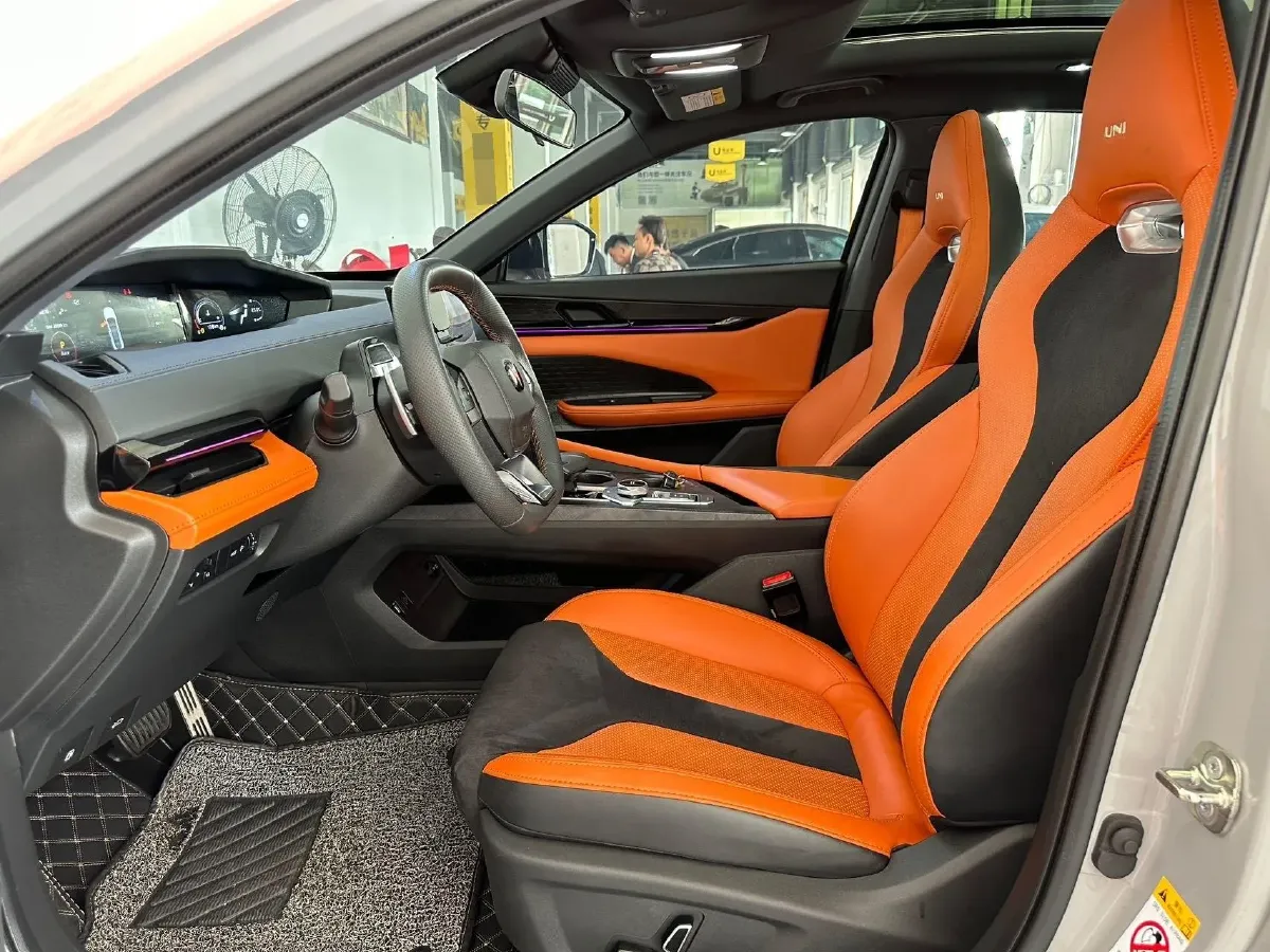 2023 ChangAn UNI-V 1.5T 188HP L4 7DCT,autocango,china used car exporter,china ev exporter,chinese used car exporter,chinese used ev exporter