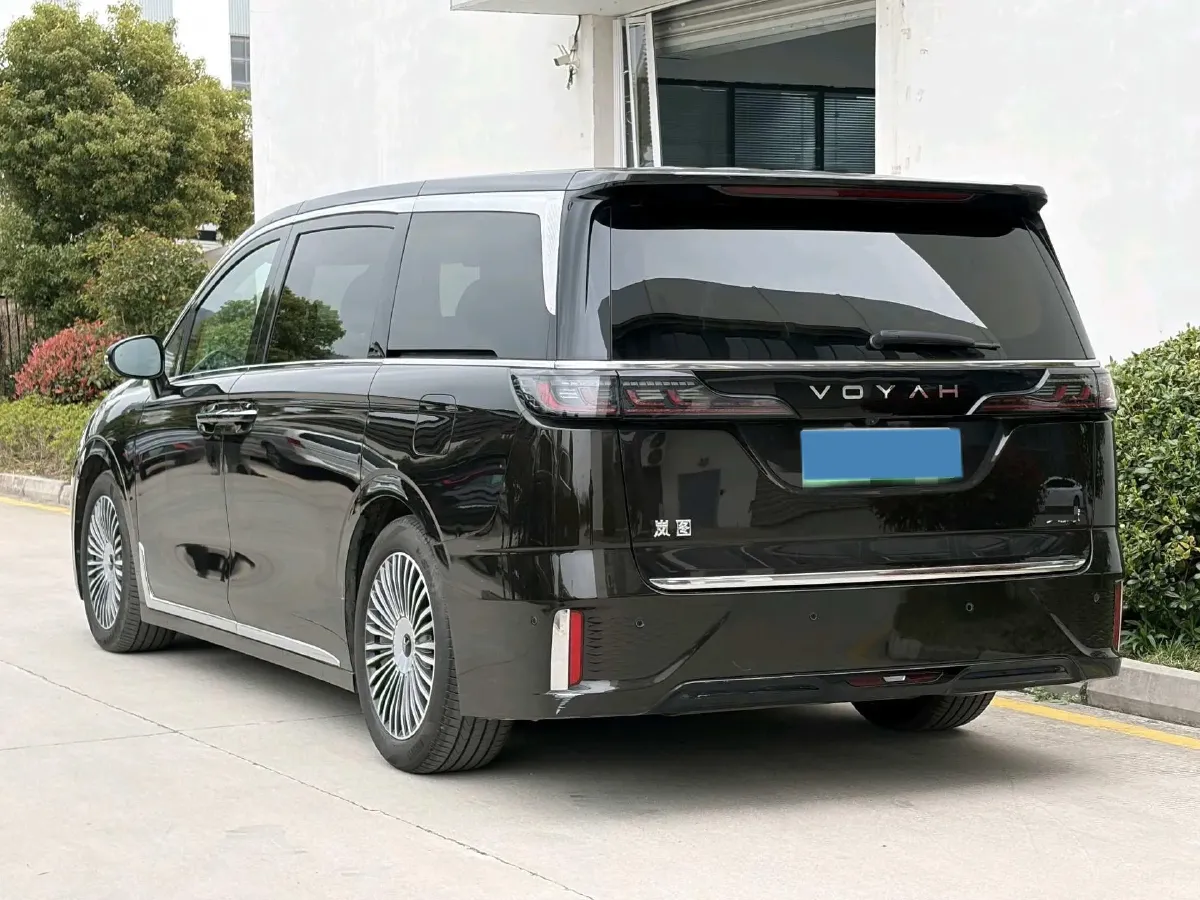 2025 Voyah Dream 1.5T 150HP L4 PHEV 41.7KWH,autocango,china used car exporter,china ev exporter,chinese used car exporter,chinese used ev exporter