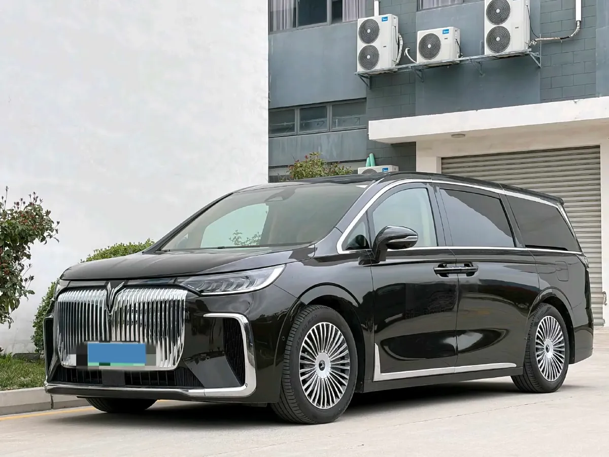 2025 Voyah Dream 1.5T 150HP L4 PHEV 41.7KWH,autocango,china used car exporter,china ev exporter,chinese used car exporter,chinese used ev exporter