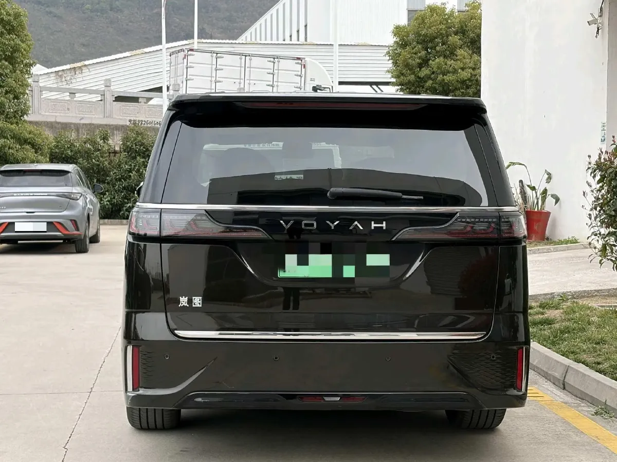2025 Voyah Dream 1.5T 150HP L4 PHEV 41.7KWH,autocango,china used car exporter,china ev exporter,chinese used car exporter,chinese used ev exporter