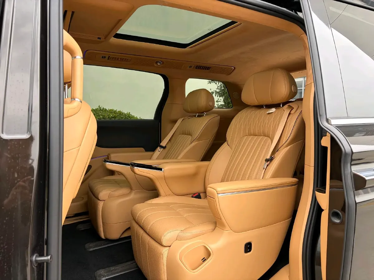 2025 Voyah Dream 1.5T 150HP L4 PHEV 41.7KWH,autocango,china used car exporter,china ev exporter,chinese used car exporter,chinese used ev exporter