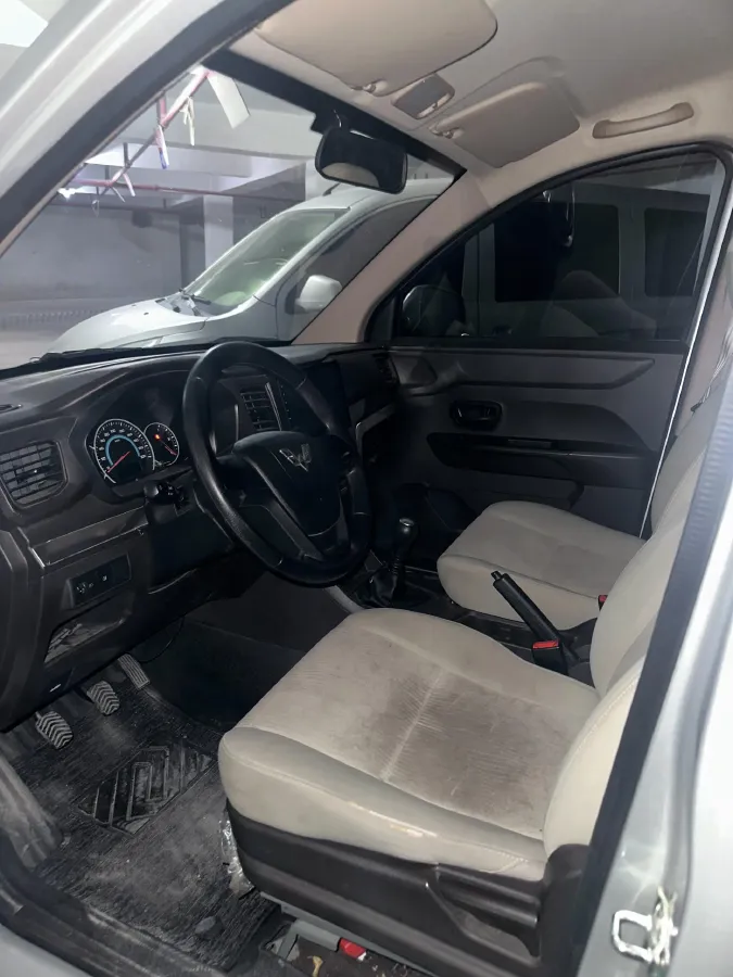 2019 WuLing HongGuang V 1.5L 99HP L4 6MT,autocango,china used car exporter,china ev exporter,chinese used car exporter,chinese used ev exporter