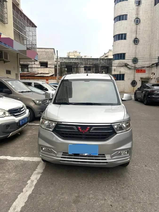 2019 WuLing HongGuang V 1.5L 99HP L4 6MT,autocango,china used car exporter,china ev exporter,chinese used car exporter,chinese used ev exporter