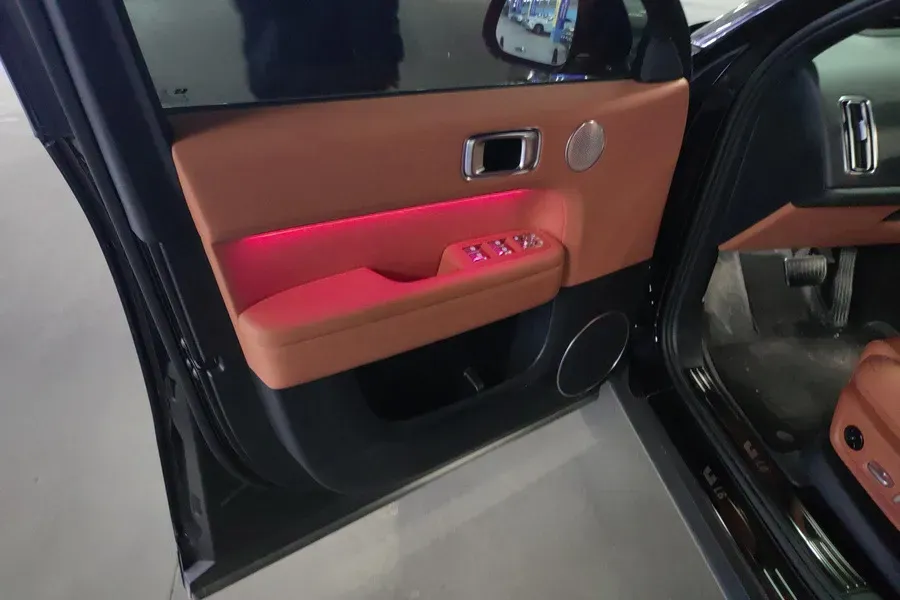 2024 Li L6 Range Extended 154HP L4 REEV 36.8KWH,autocango,china used car exporter,china ev exporter,chinese used car exporter,chinese used ev exporter