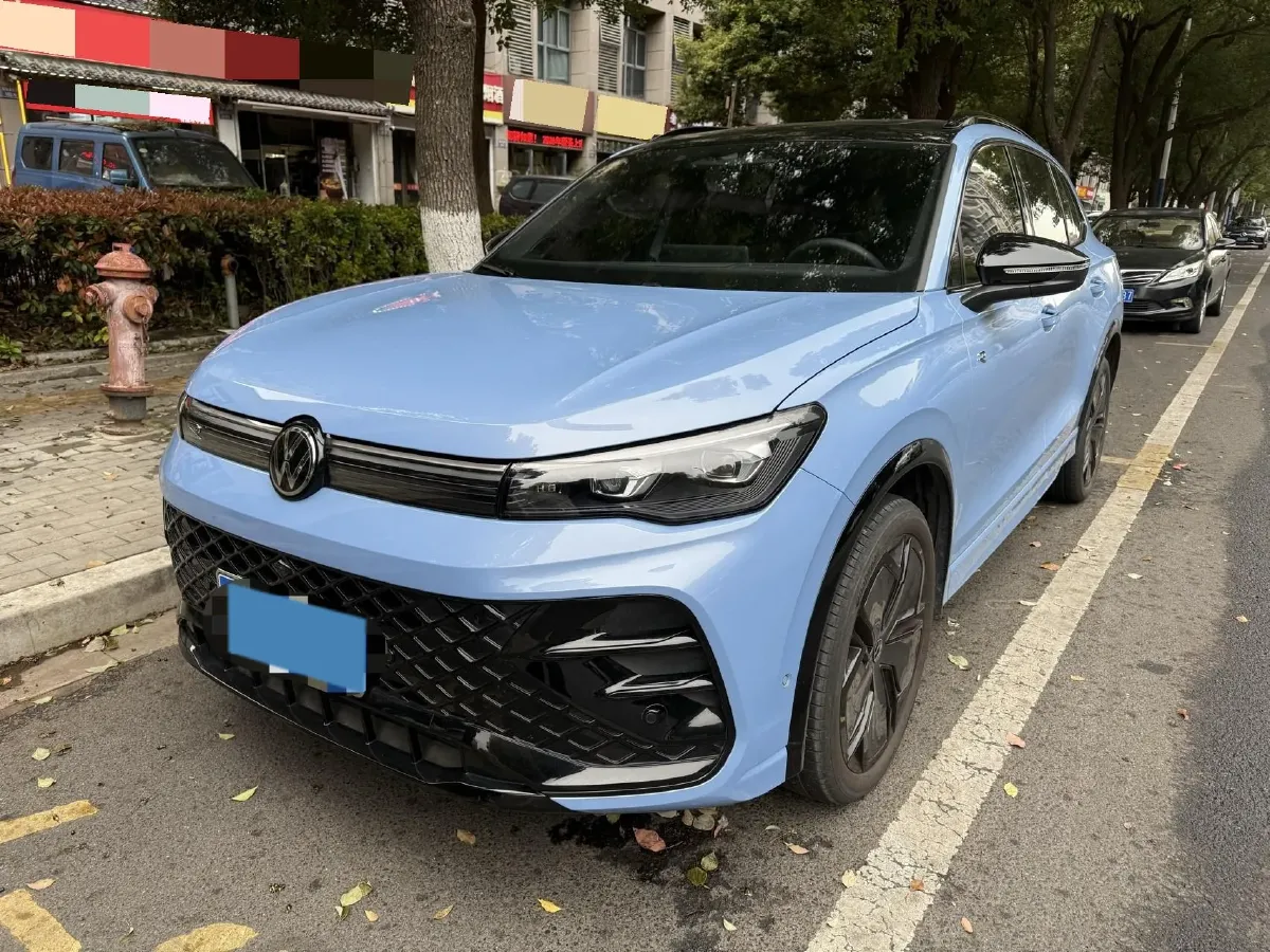 2024 Volkswagen Tiguan L 2.0T 220HP L4 7DCT,autocango,china used car exporter,china ev exporter,chinese used car exporter,chinese used ev exporter