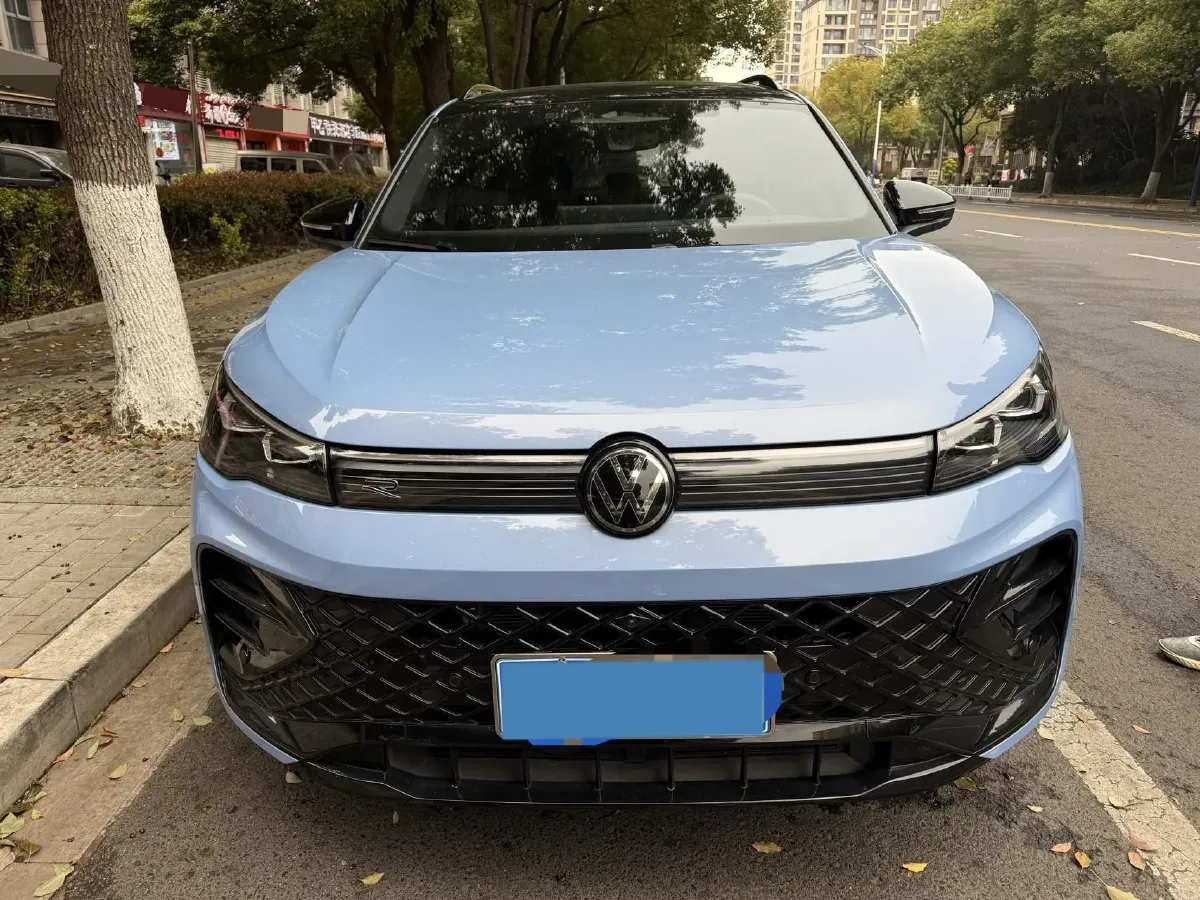 2024 Volkswagen Tiguan L 2.0T 220HP L4 7DCT,autocango,china used car exporter,china ev exporter,chinese used car exporter,chinese used ev exporter