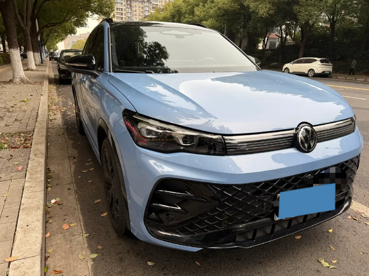 2024 Volkswagen Tiguan L 2.0T 220HP L4 7DCT,autocango,china used car exporter,china ev exporter,chinese used car exporter,chinese used ev exporter
