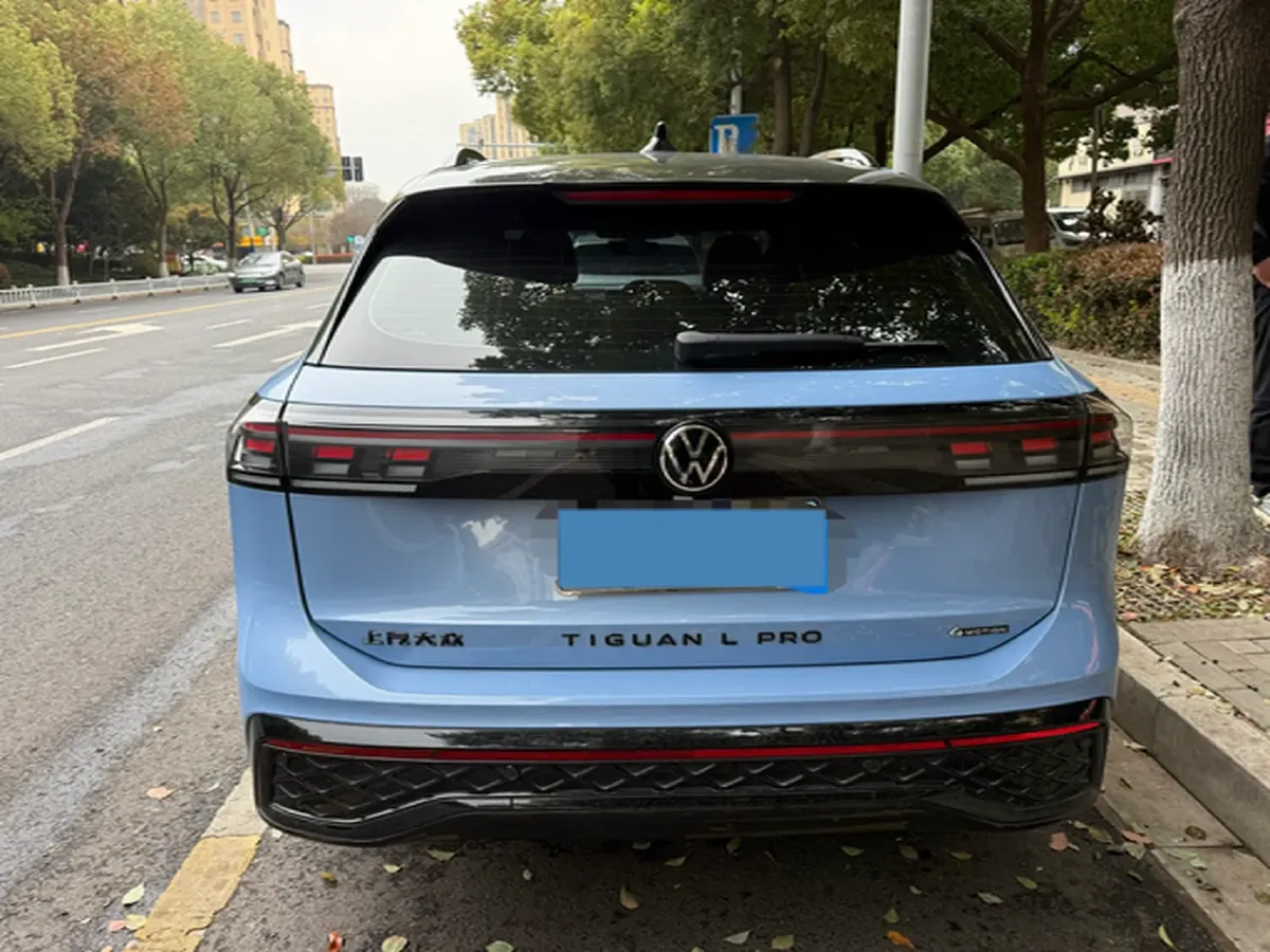 2024 Volkswagen Tiguan L 2.0T 220HP L4 7DCT,autocango,china used car exporter,china ev exporter,chinese used car exporter,chinese used ev exporter