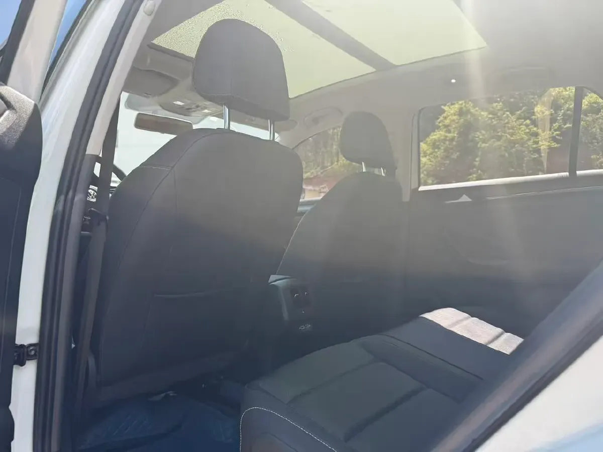 2022 Volkswagen T-Roc 1.4T 150HP L4 7DCT,autocango,china used car exporter,china ev exporter,chinese used car exporter,chinese used ev exporter