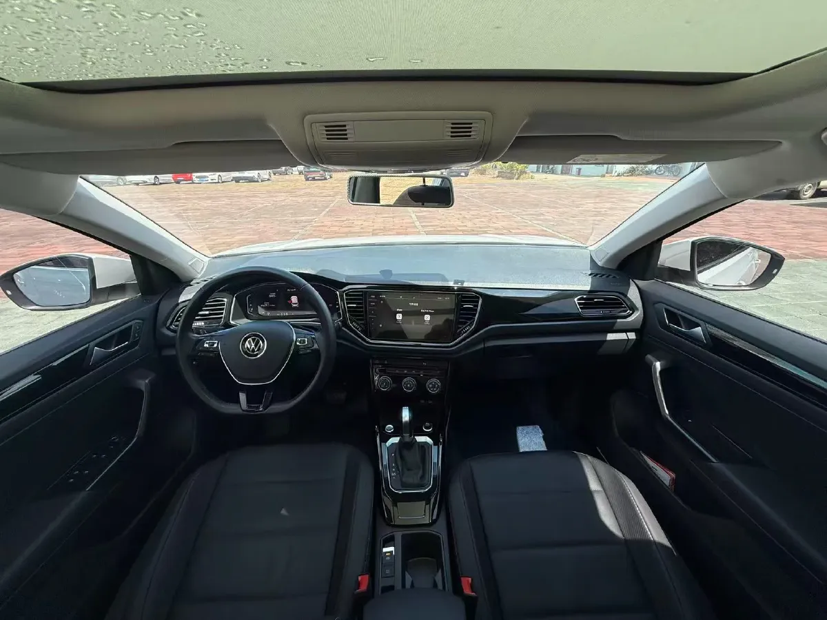 2022 Volkswagen T-Roc 1.4T 150HP L4 7DCT,autocango,china used car exporter,china ev exporter,chinese used car exporter,chinese used ev exporter