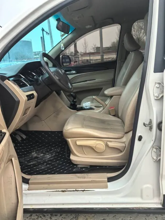 2016 BaoJun 730 1.5L 112HP L4 5MT,autocango,china used car exporter,china ev exporter,chinese used car exporter,chinese used ev exporter