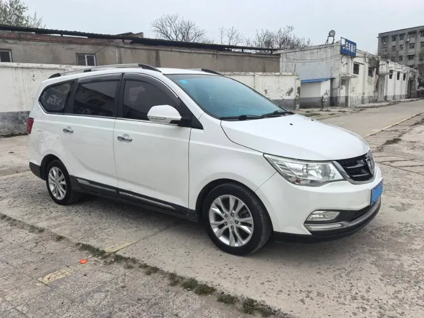 2016 BaoJun 730 1.5L 112HP L4 5MT,autocango,china used car exporter,china ev exporter,chinese used car exporter,chinese used ev exporter
