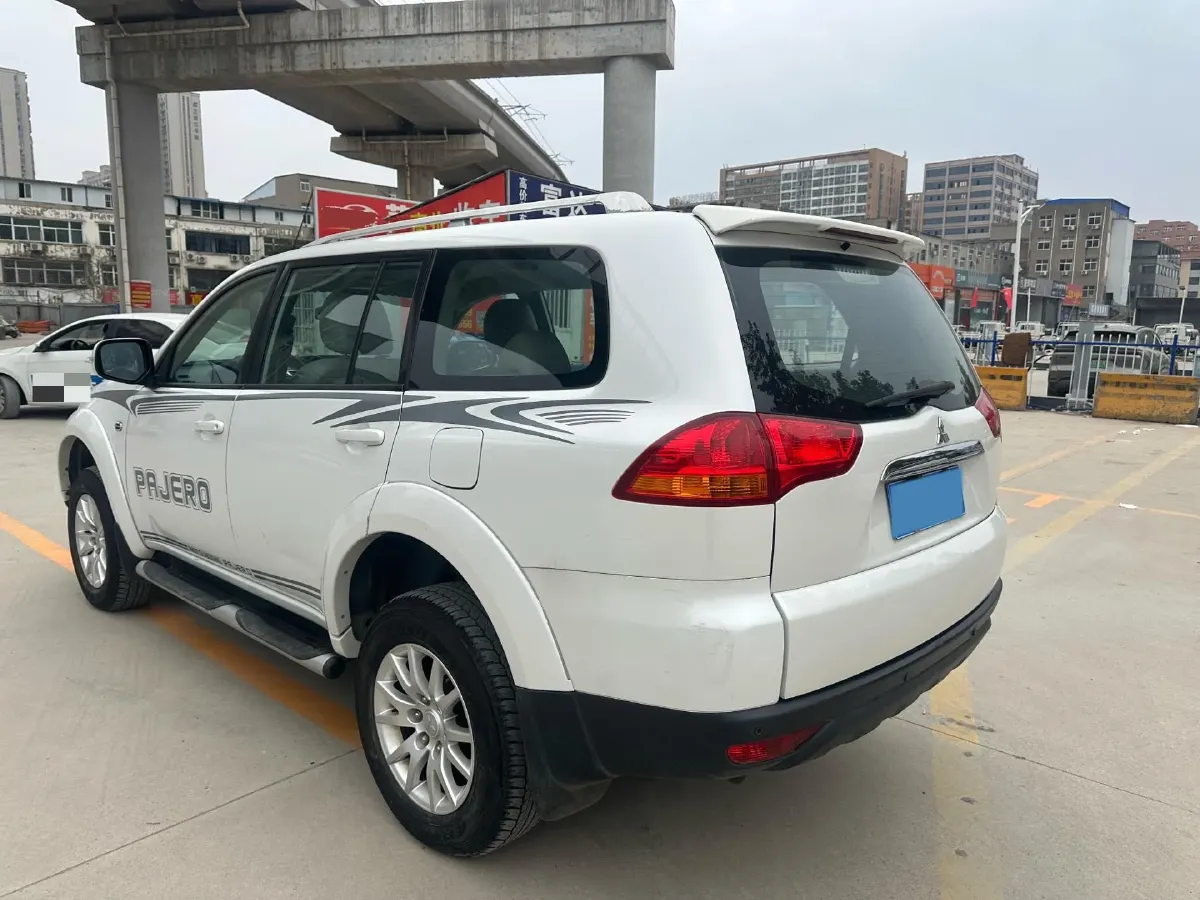 2013 Mitsubishi Pajero 2.4L 137HP L4 5MT,autocango,china used car exporter,china ev exporter,chinese used car exporter,chinese used ev exporter