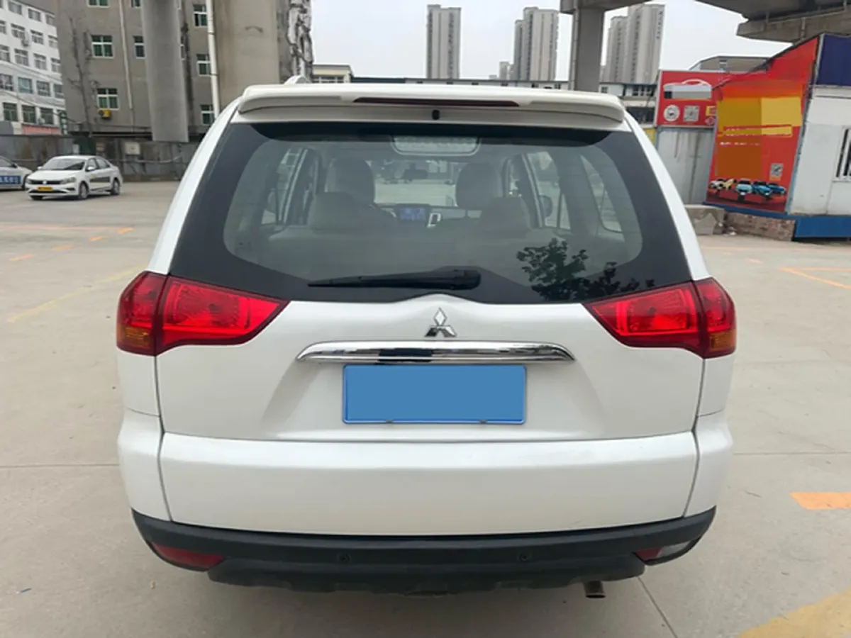 2013 Mitsubishi Pajero 2.4L 137HP L4 5MT,autocango,china used car exporter,china ev exporter,chinese used car exporter,chinese used ev exporter