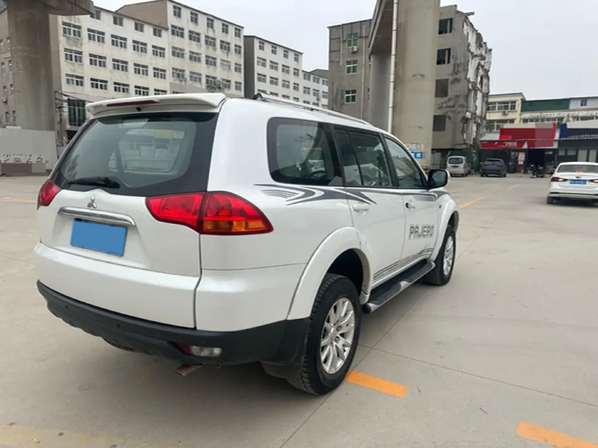 2013 Mitsubishi Pajero 2.4L 137HP L4 5MT,autocango,china used car exporter,china ev exporter,chinese used car exporter,chinese used ev exporter