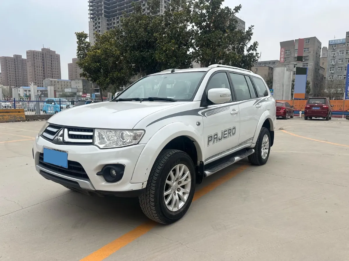 2013 Mitsubishi Pajero 2.4L 137HP L4 5MT,autocango,china used car exporter,china ev exporter,chinese used car exporter,chinese used ev exporter