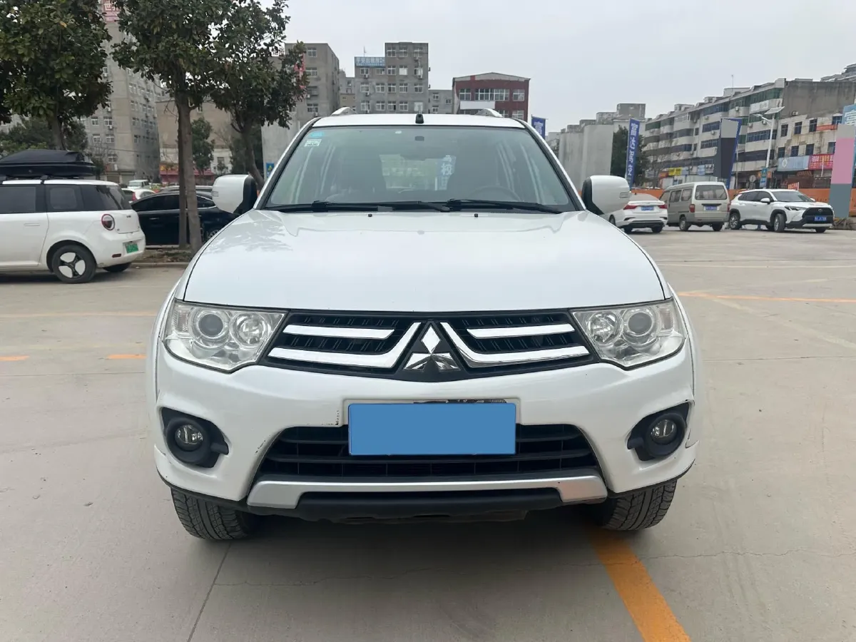 2013 Mitsubishi Pajero 2.4L 137HP L4 5MT,autocango,china used car exporter,china ev exporter,chinese used car exporter,chinese used ev exporter
